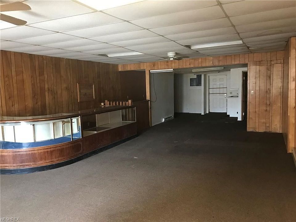 2nd image of 117 N Main St