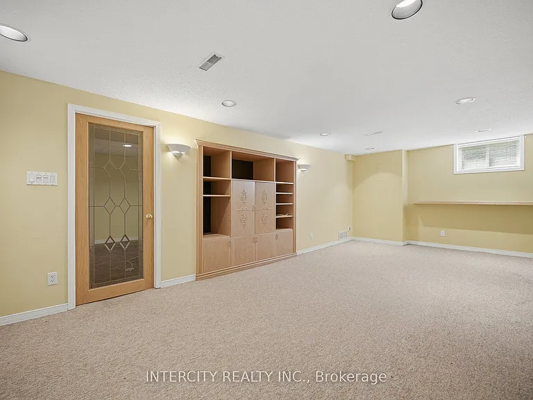 49 McCaul St — Photo 30