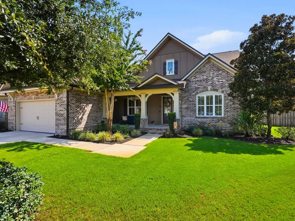 628 Meadow Lake Dr, Freeport, FL 32439