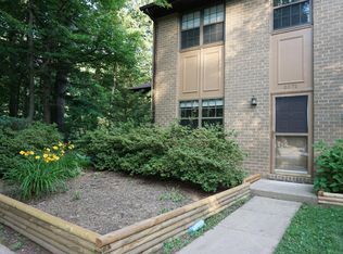 2072 Headlands Cir, Reston, VA 20191