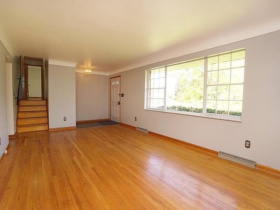 4th image of 7147 Basswood Dr