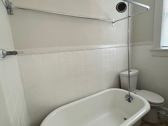 5th image of 1530 Monroe Ave #7