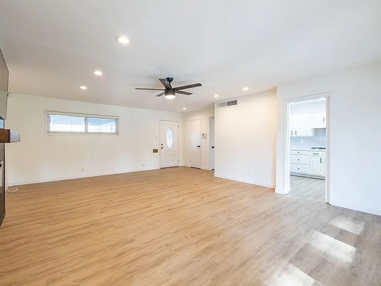 3140 N 6th Ave — Photo 35