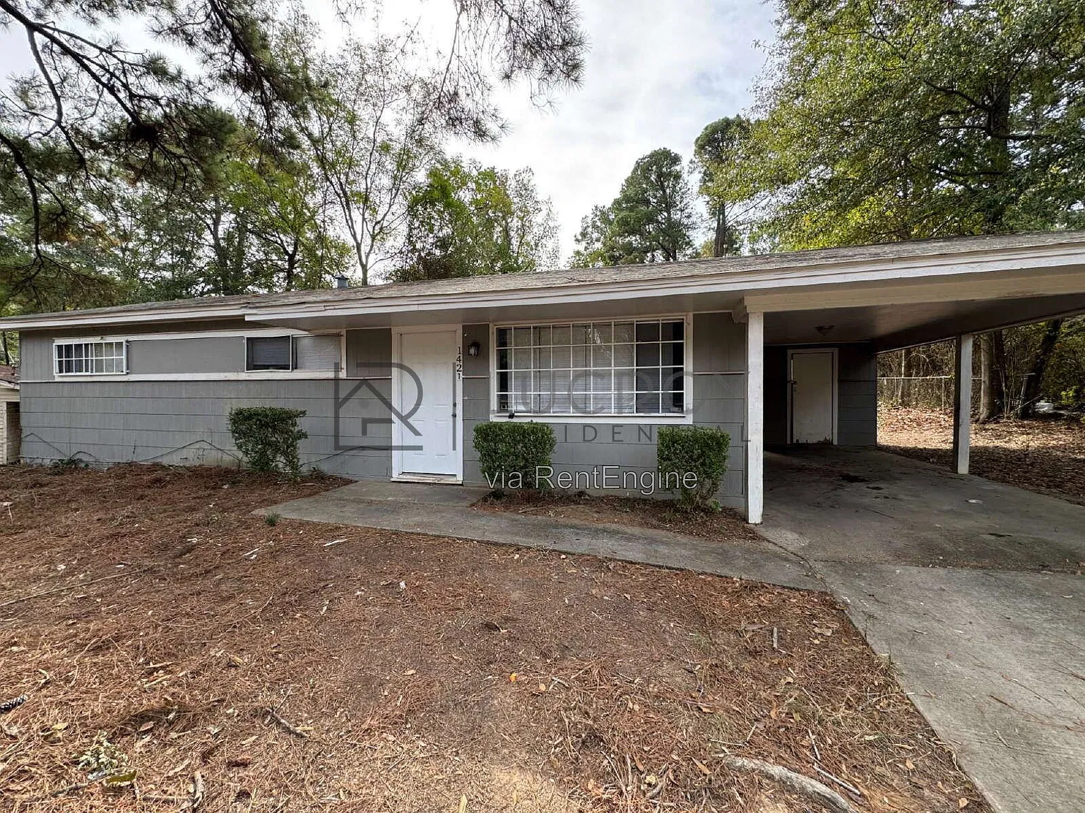 3 bed, 1.0 bath, 1115 sqft, $1,050 — Photo 1