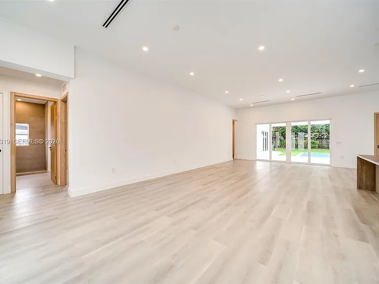 8990 N Miami Ave — Photo 18