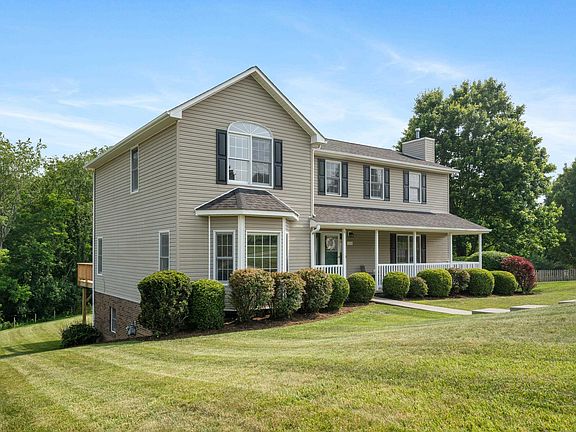 2nd image of 1319 Karr Ln