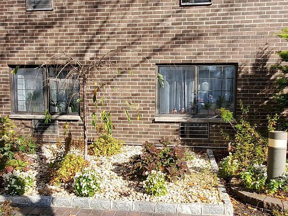4th image of 2 Elmwood Park Dr APT 115