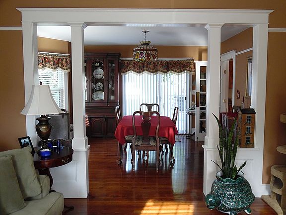 2nd image of 137 Bay Ave