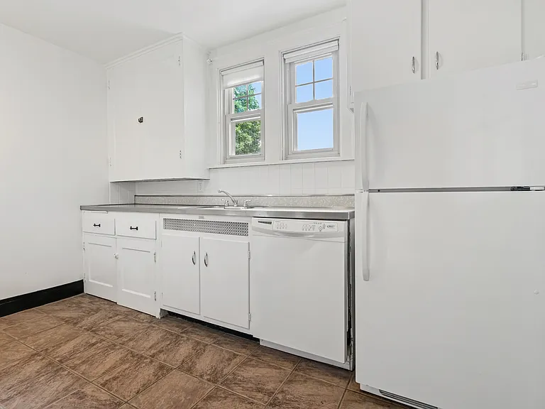 51-53 Ralston Pl #51 — Photo 16