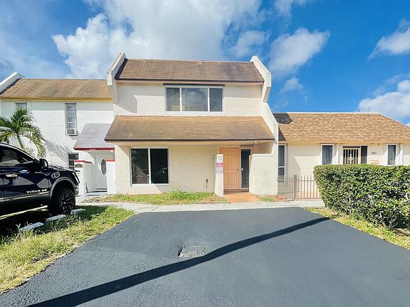 FRONT HOUSE NO HOA