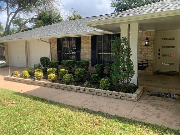 3rd image of 1404 S Meadows Dr