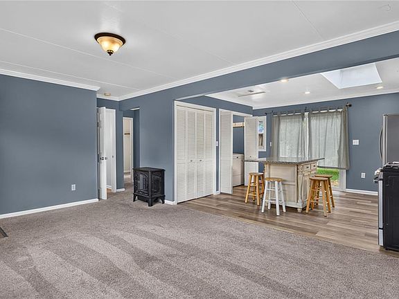 5th image of 309 Stelko Ave