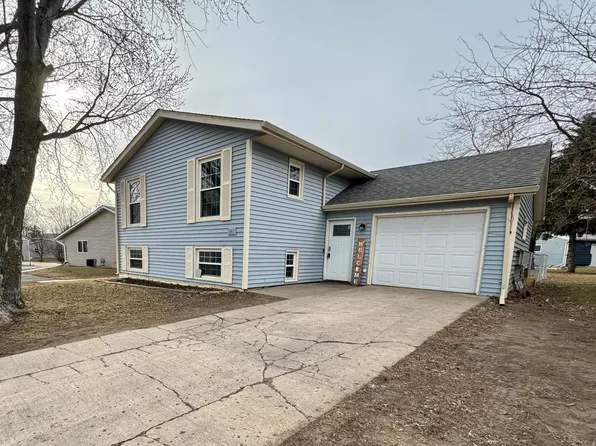 547 River Bluff Dr, Windom, MN 56101