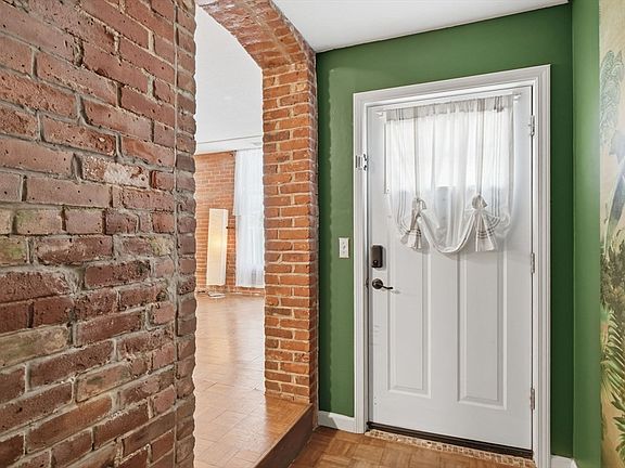4th image of 124 College St APT 2