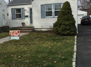 28 Garden Ave, Carle Place, NY 11514