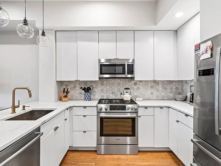 303 Sumner St #3R — Photo 10