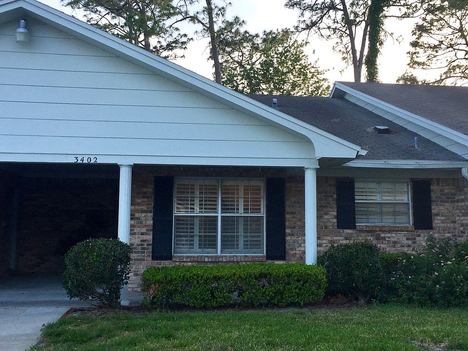 Front Entry to Townhome
