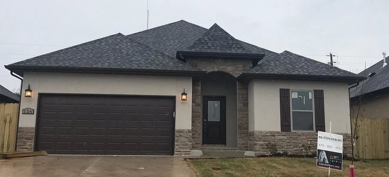 126 E Glendale Ln — Photo 4