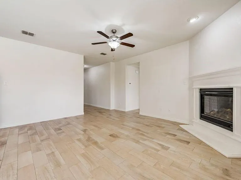 815 Evergreen St — Photo 4