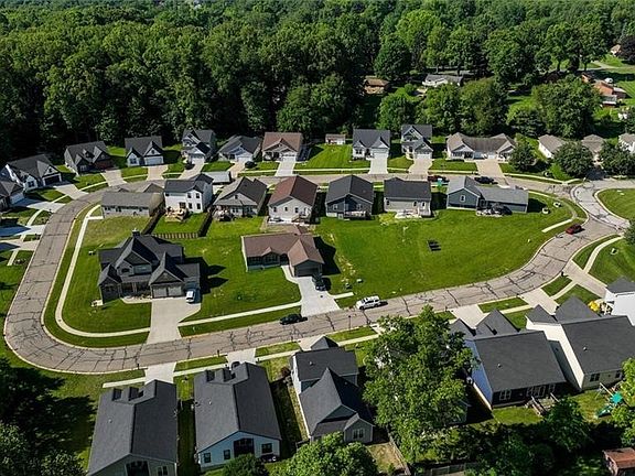3rd image of 1255 Thorn Way