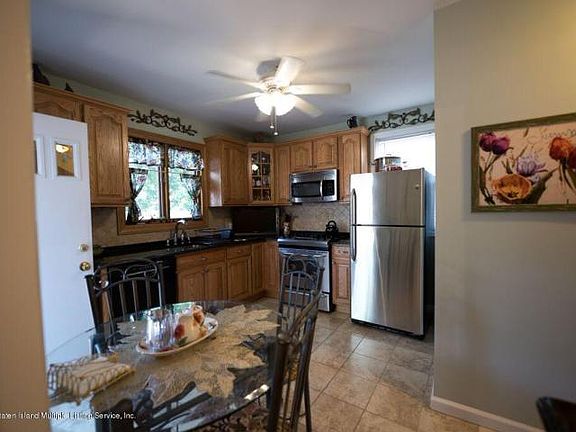 5th image of 602 Bard Ave