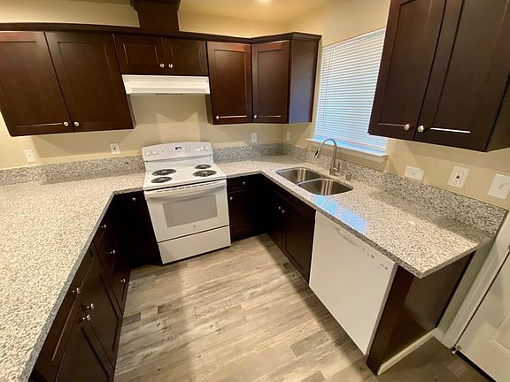 2nd image of 4271 N Chestnut Ave #103