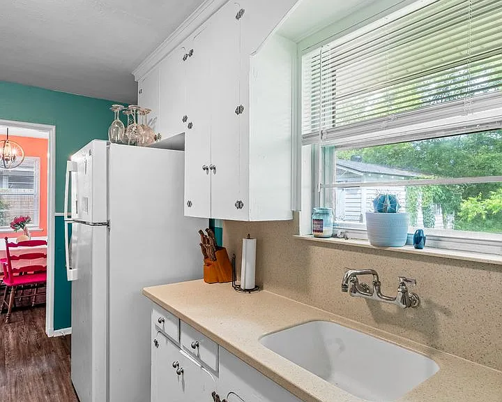 818 E Washington St — Photo 23