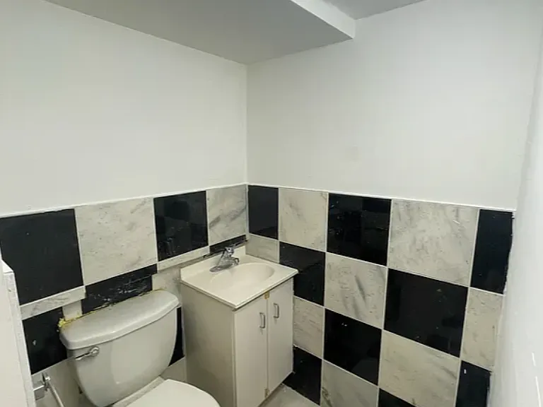 72-45 60th Ln #1R — Photo 9