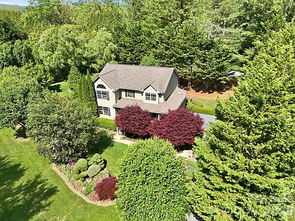 2nd image of 306 Woodview Ct