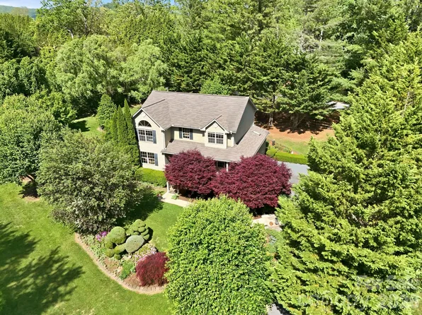 306 Woodview Ct, Fletcher, NC 28732