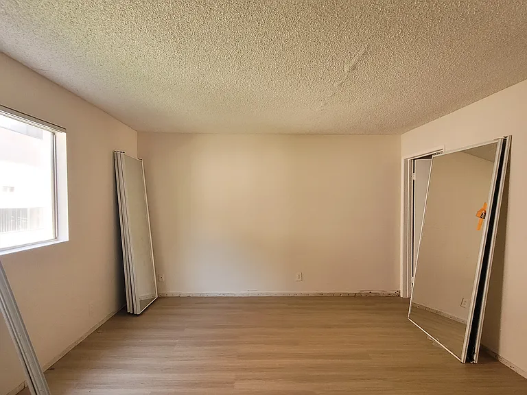 Gramercy Apartments — Photo 28