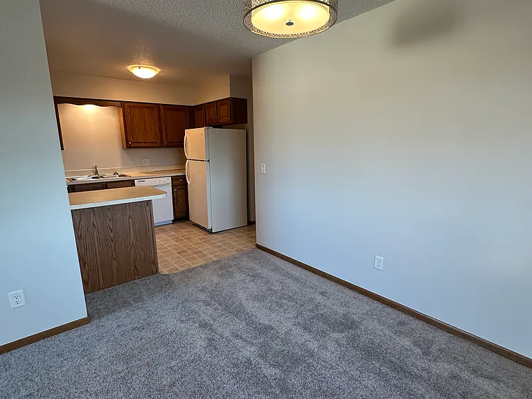 225 Heather Ln #4 — Photo 5