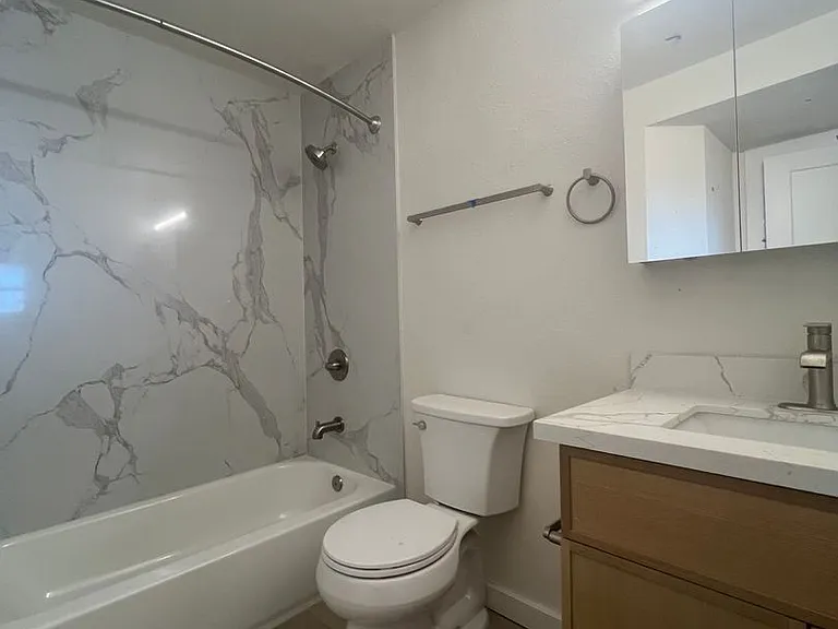 584 N 2nd St — Photo 14