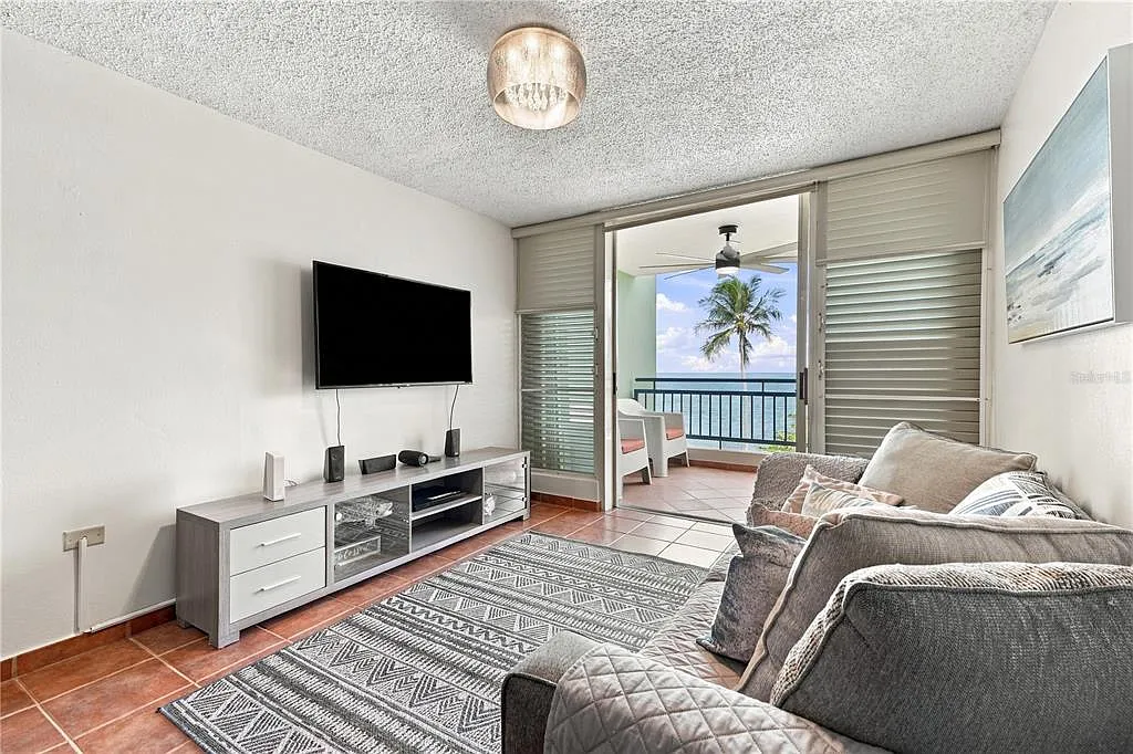 2 bed, 2.0 bath, 1250 sqft, $2,300 — Photo 2