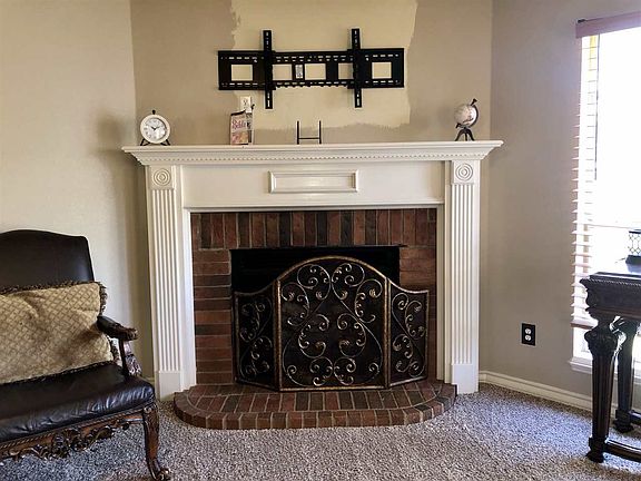4th image of 427 Meadowridge Cir