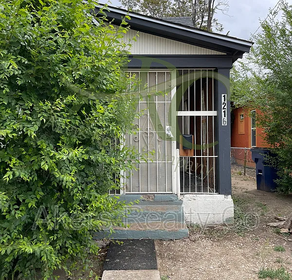 1216 Cedar St — Photo 1