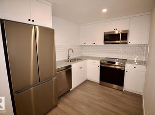 3866 Chrustawka Pl SW, Edmonton, AB T6W 4M8