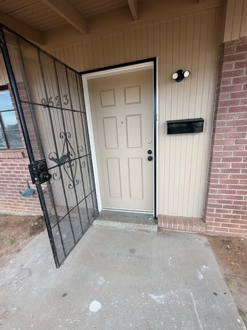9523 Charleston — Photo 3