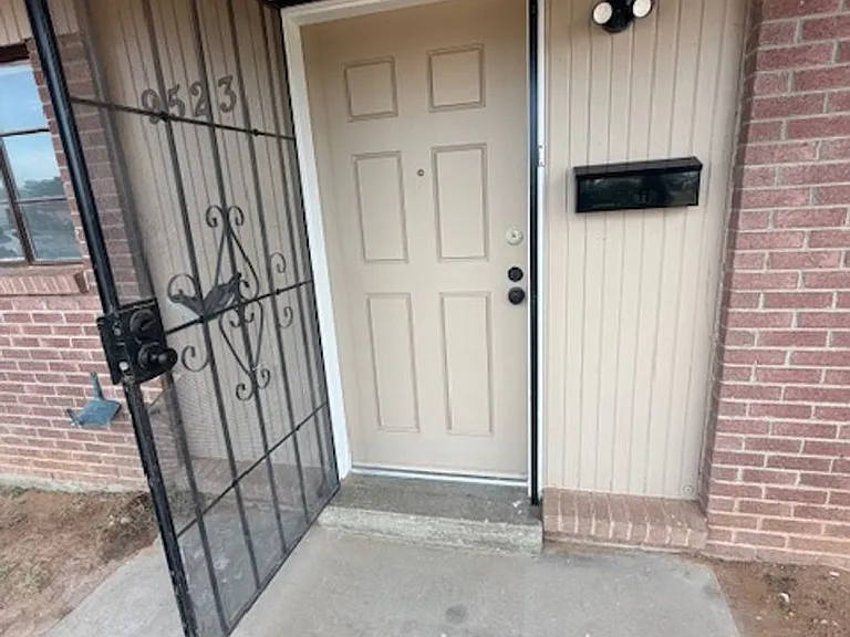 9523 Charleston St — Photo 2