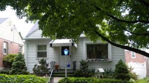 2nd image of 825 Hager St