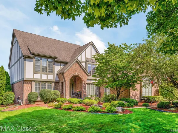 20855 Chase Dr, Novi, MI 48375