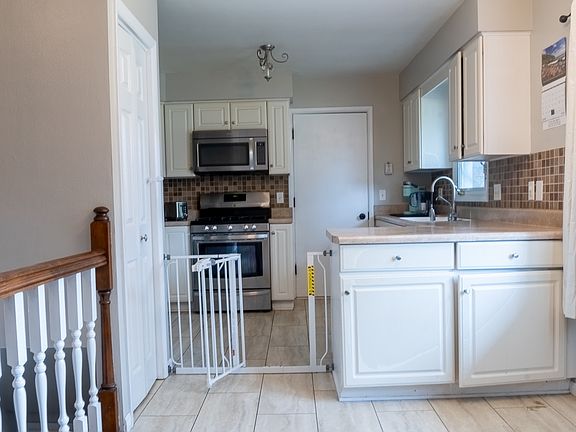 4th image of 810 42nd St