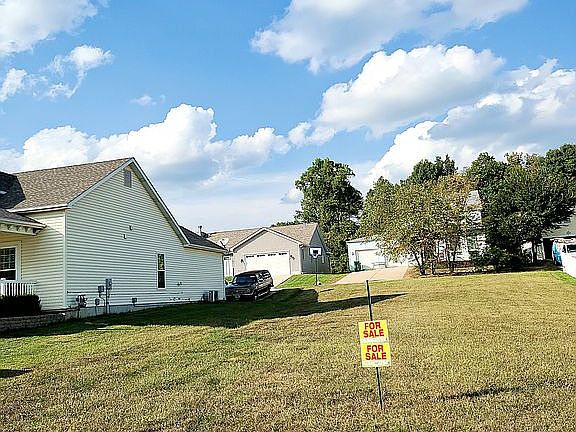2nd image of 318 Montesano Park Dr