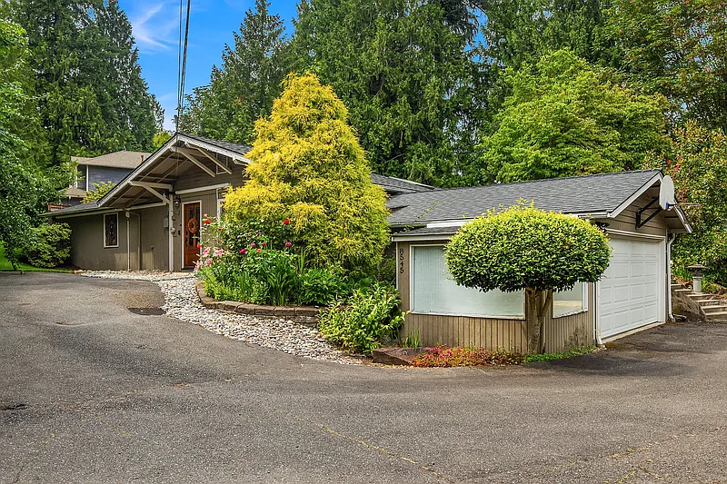8545 142nd Ave NE