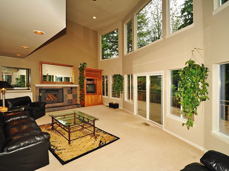 This room sells the house all by itself. HUGE family room.
