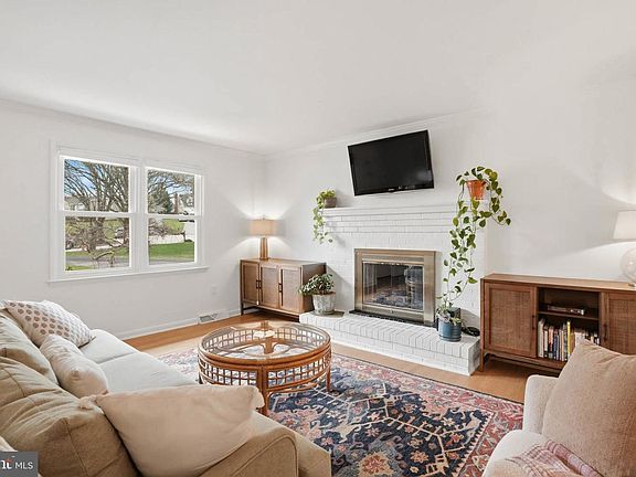 5th image of 9304 Knoll Stone Ct