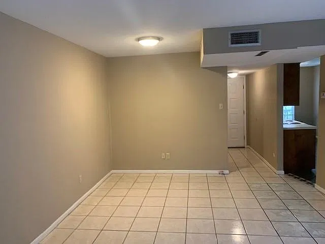 2 bed, 1.5 bath, 4240 sqft, $1,325 — Photo 3