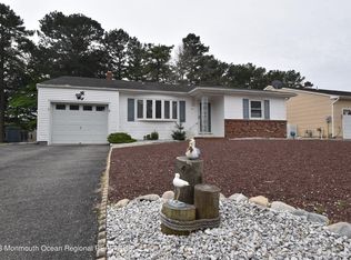5 Caldwell Dr, Toms River, NJ 08757