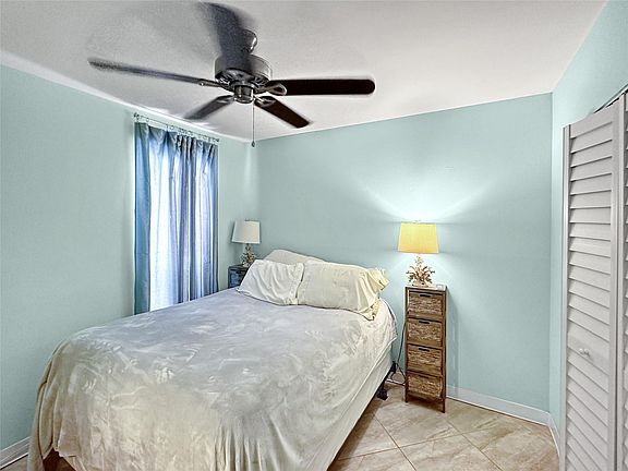 3rd image of 5240 NE 6th Avenue #E26