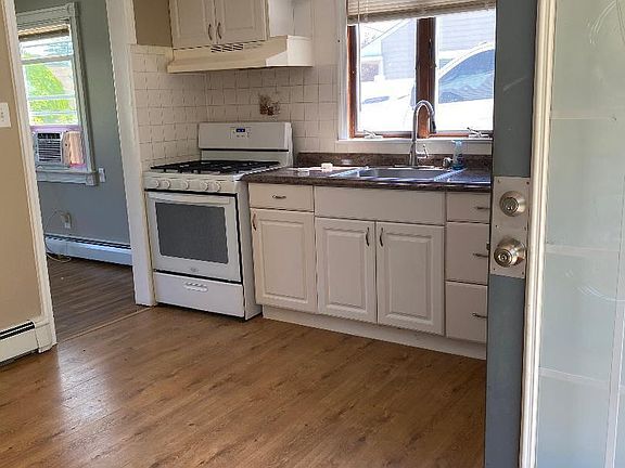 3rd image of 36 S Rose Lane